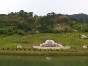 偷葬别人正旺的风水坟山搭顺风车的故事