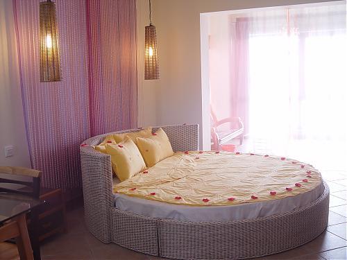 主卧室风水讲墙面刷成粉红色好吗(图1)