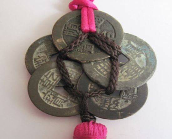 风水大师指导:教你学会在家中如何悬挂吉祥物(图1) 风水大师指导:教你学会在家中如何悬挂吉祥物(图1)