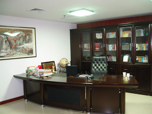 办公室风水探密之：写字台的方位布局风水(图1)