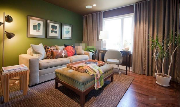 客厅沙发摆放风水的讲究：沙发顶上不宜有灯直射(图1)