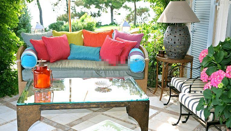 客厅沙发风水禁忌要注意 客厅沙发最忌放大镜子(图1)