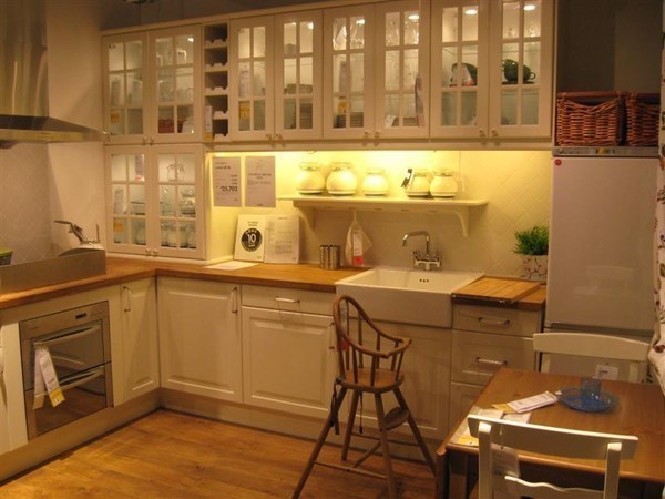 厨房有啥风水 厨房为什么不能与卫生间相邻 尽量要让厨房“有靠”(图1)