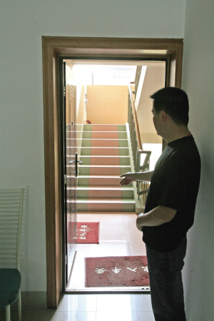 大门对着楼梯口(图1) 大门对着楼梯口(图1)